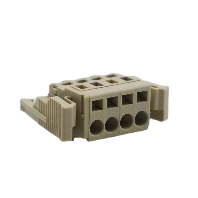 Bornier enfichable 5 mm 4 broches monté sur panneau électrique